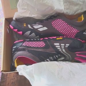 Vibrant fivefingers sneakers